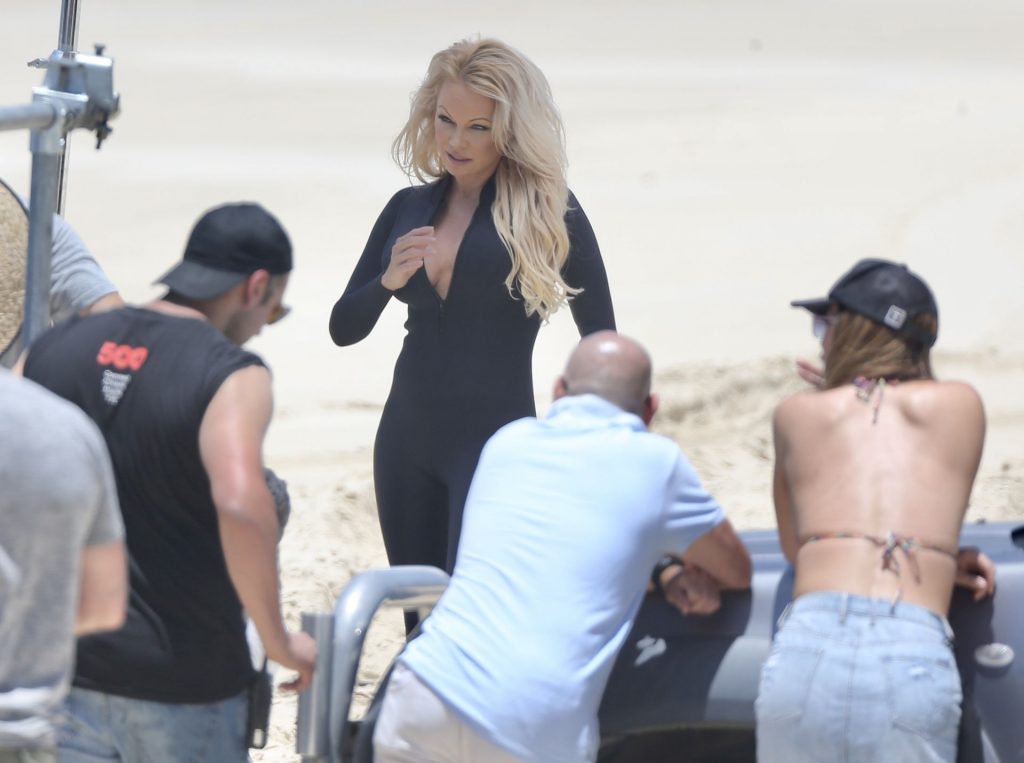 Blonde Pamela Anderson Shows Her Legendary Boobs in a Wetsuit gallery, pic 8