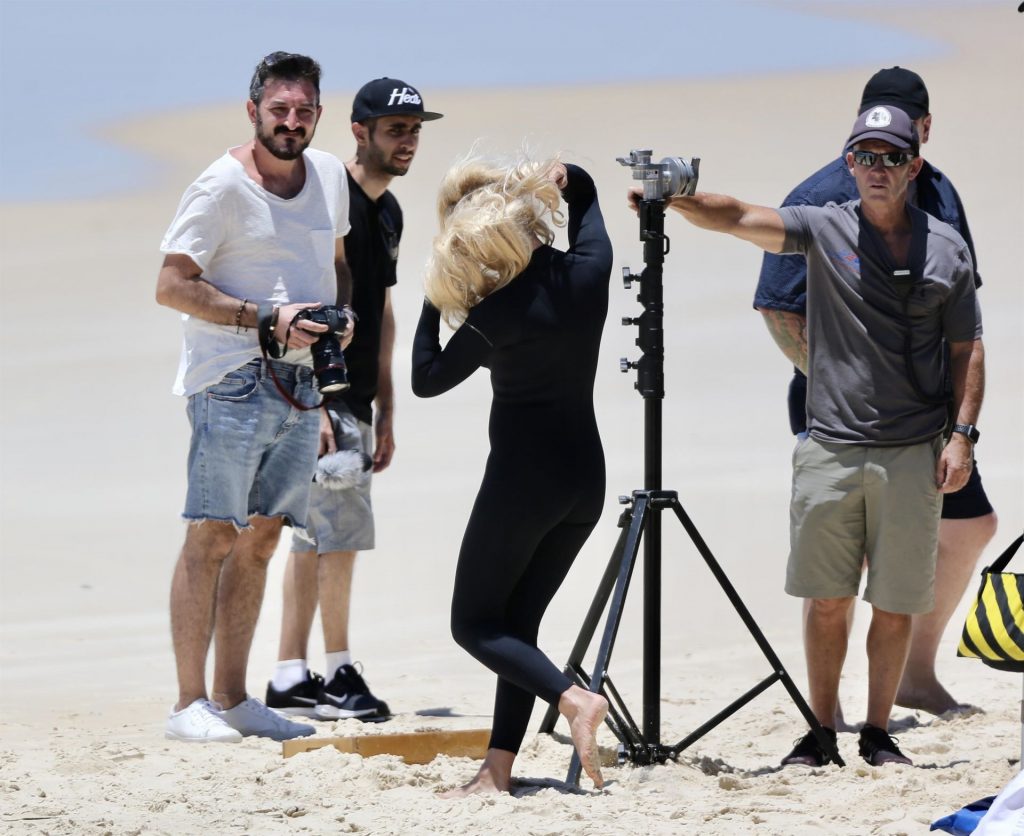 Blonde Pamela Anderson Shows Her Legendary Boobs in a Wetsuit gallery, pic 14