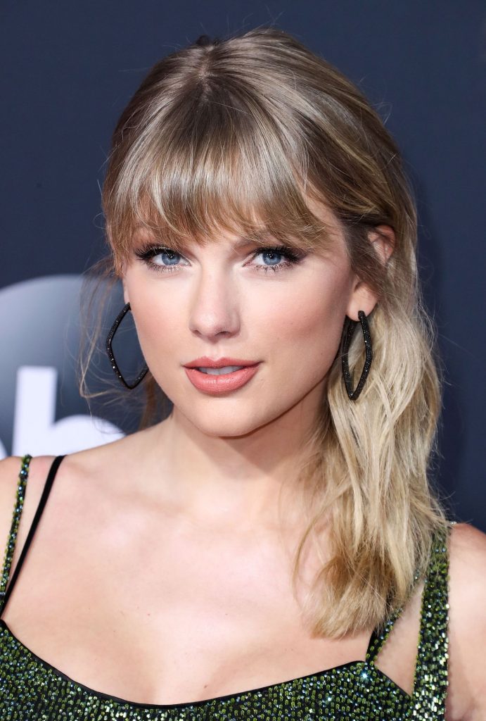 Taylor Swift’s Sexiest Pictures from American Music Awards 2019 gallery, pic 212