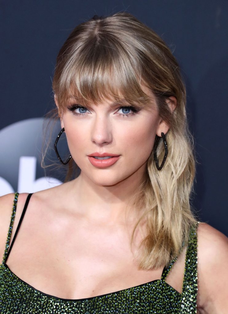 Taylor Swift’s Sexiest Pictures from American Music Awards 2019 gallery, pic 28