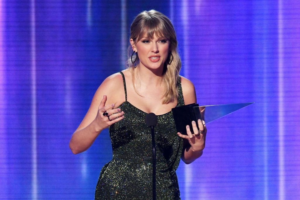 Taylor Swift’s Sexiest Pictures from American Music Awards 2019 gallery, pic 58