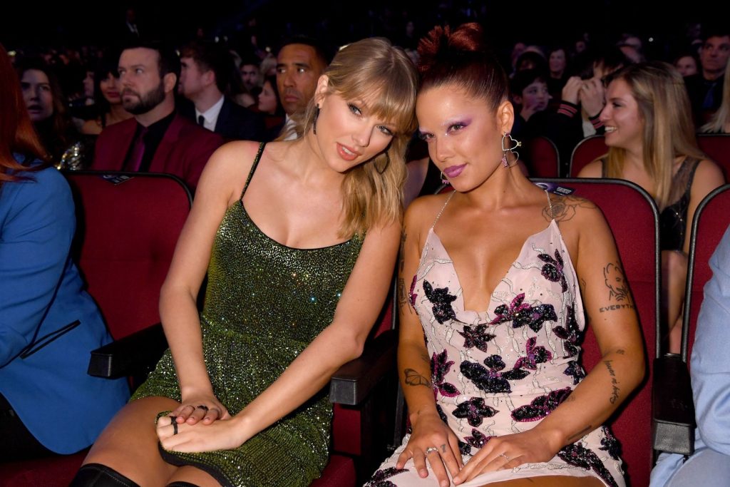 Taylor Swift’s Sexiest Pictures from American Music Awards 2019 gallery, pic 86