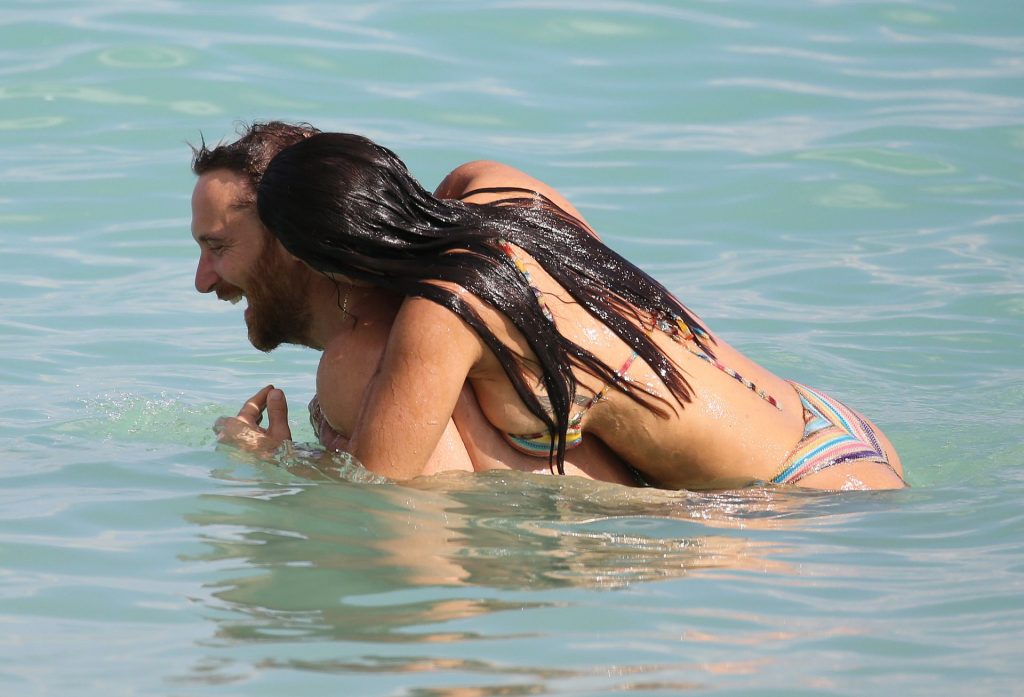 Bikini-Wearing Bombshell Jessica Ledon Makes Out with Her BF gallery, pic 86