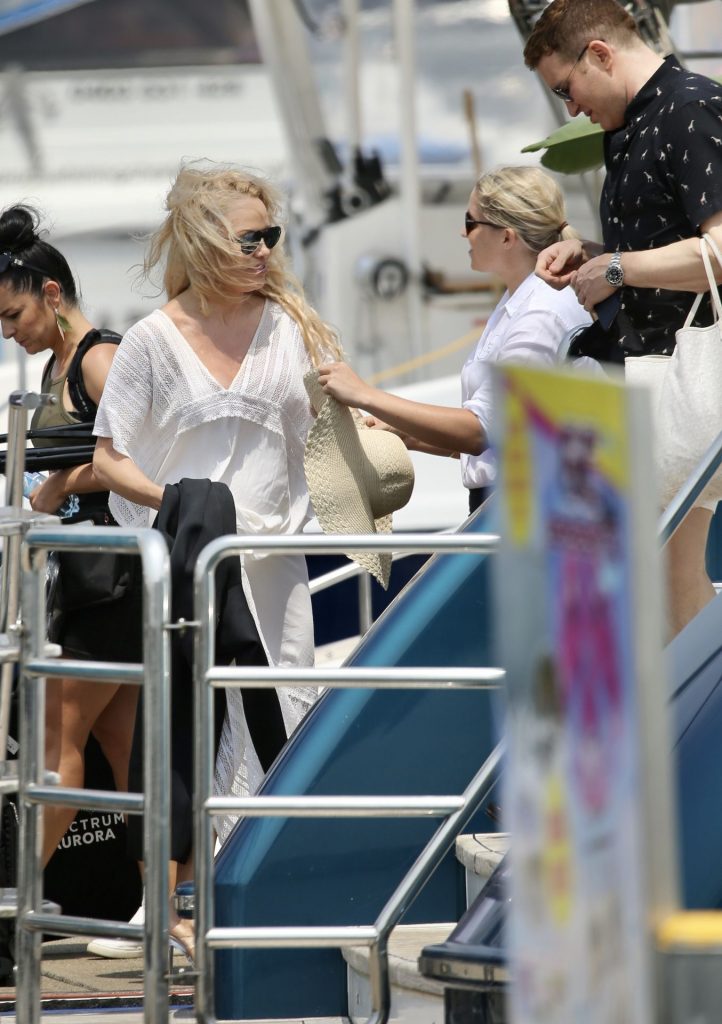 Big-Breasted GILF Pamela Anderson Hanging Out on a Fancy Yacht gallery, pic 20