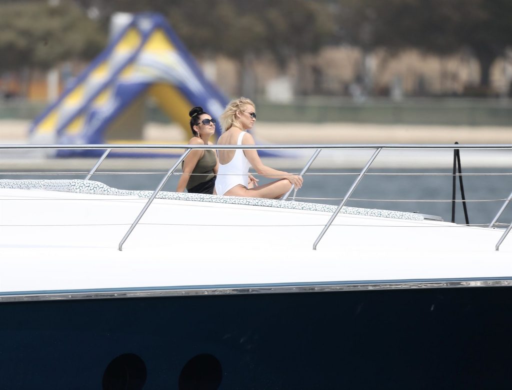 Big-Breasted GILF Pamela Anderson Hanging Out on a Fancy Yacht gallery, pic 26