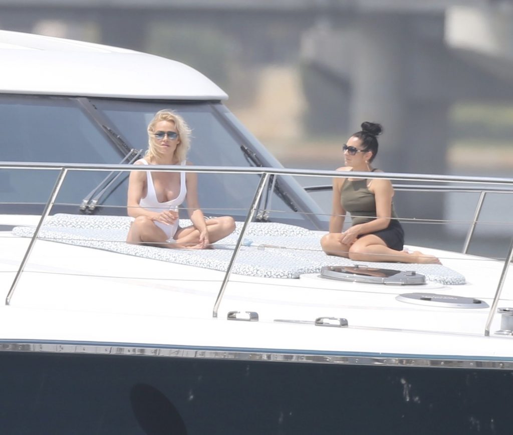 Big-Breasted GILF Pamela Anderson Hanging Out on a Fancy Yacht gallery, pic 64