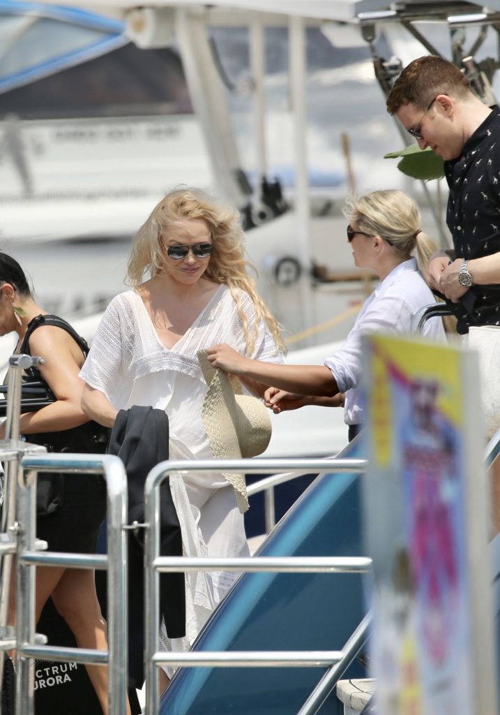 Big-Breasted GILF Pamela Anderson Hanging Out on a Fancy Yacht gallery, pic 16