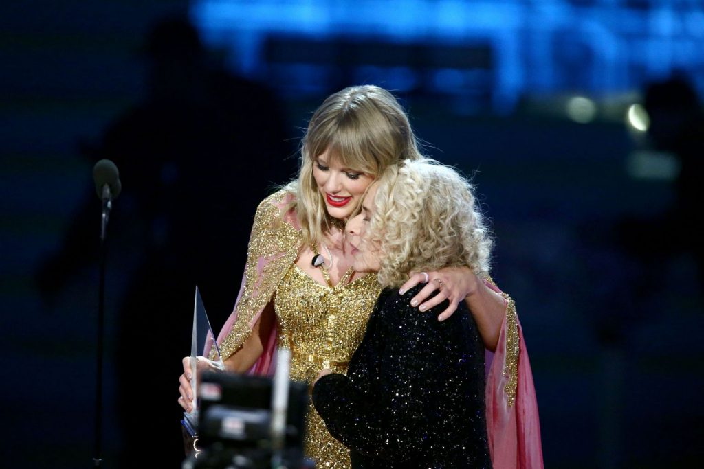 Sexiest Pictures from Taylor Swift’s Show-Stealing Performance at AMAs gallery, pic 32