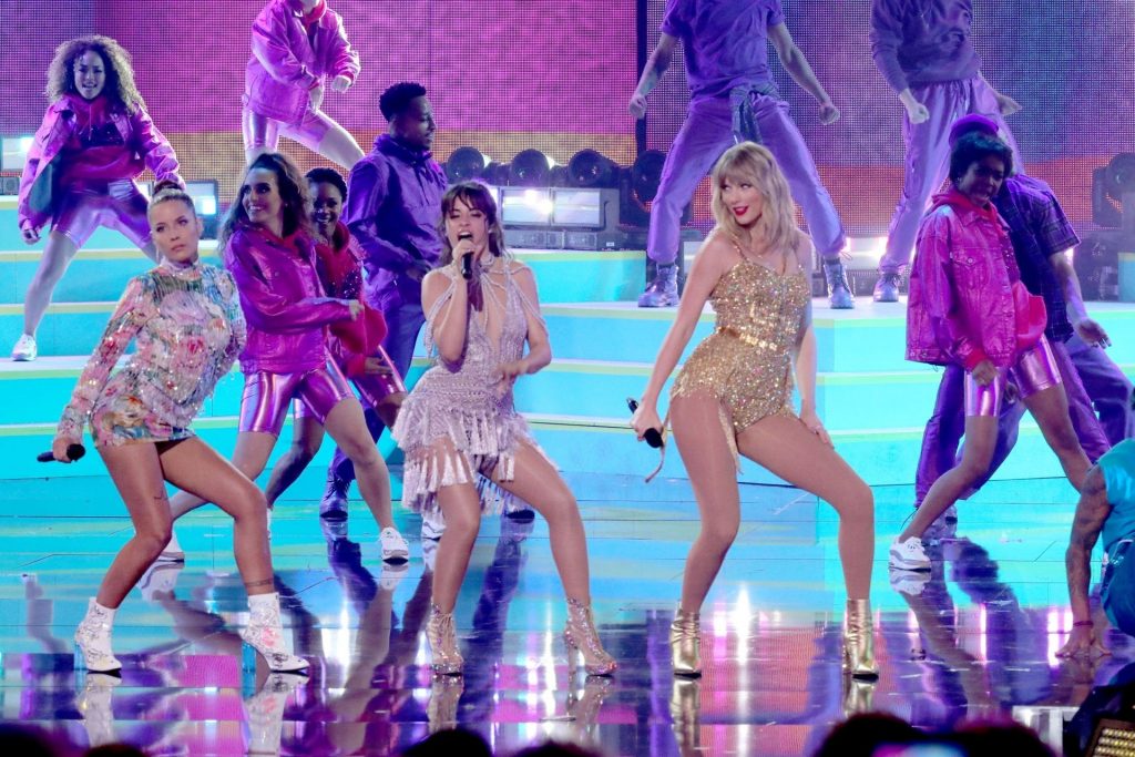 Sexiest Pictures from Taylor Swift’s Show-Stealing Performance at AMAs gallery, pic 98