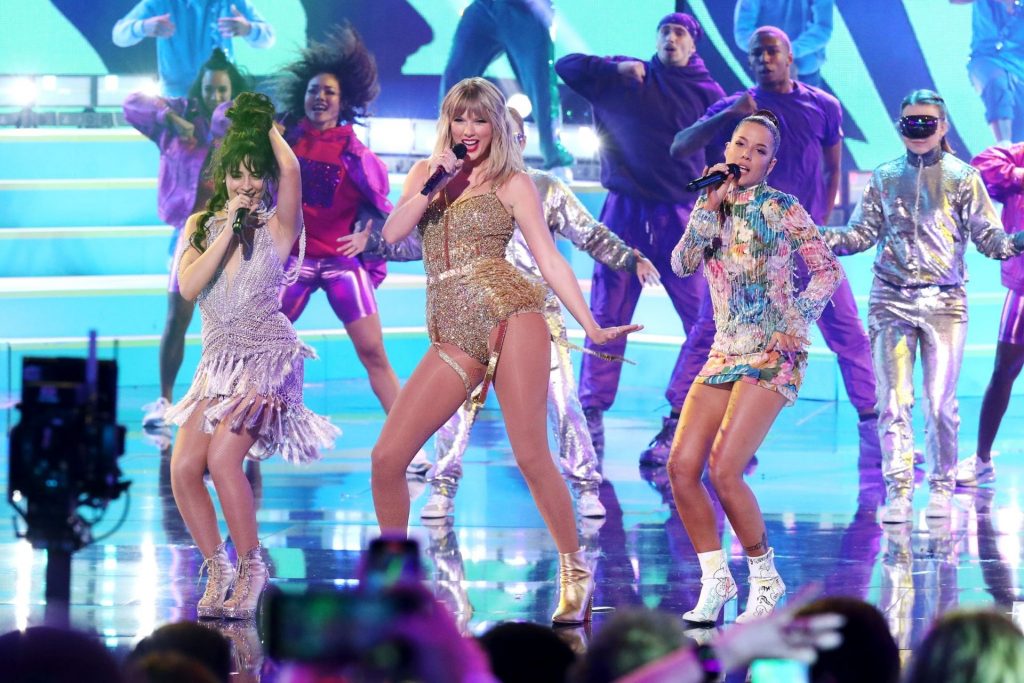 Sexiest Pictures from Taylor Swift’s Show-Stealing Performance at AMAs gallery, pic 112