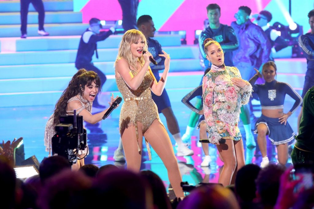 Sexiest Pictures from Taylor Swift’s Show-Stealing Performance at AMAs gallery, pic 114