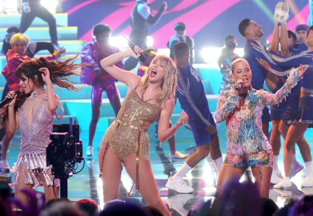 Sexiest Pictures from Taylor Swift’s Show-Stealing Performance at AMAs gallery, pic 118