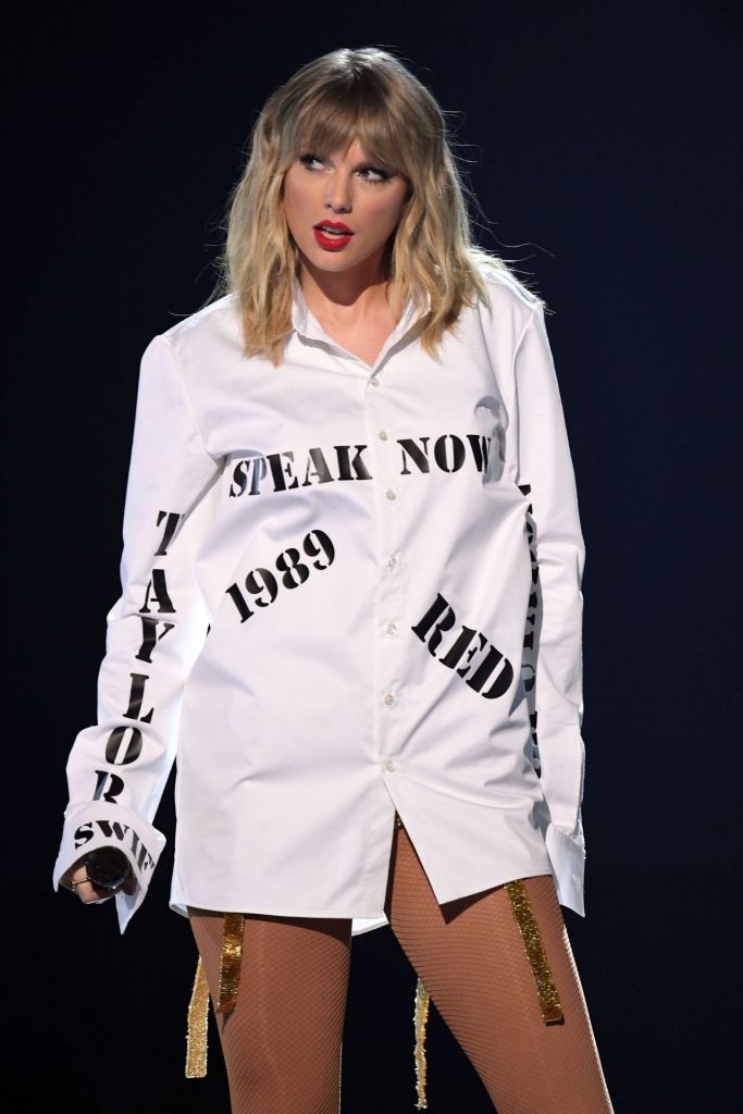 Sexiest Pictures from Taylor Swift’s Show-Stealing Performance at AMAs gallery, pic 132