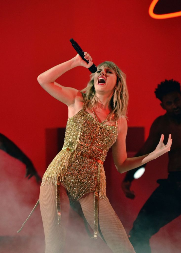 Sexiest Pictures from Taylor Swift’s Show-Stealing Performance at AMAs gallery, pic 174