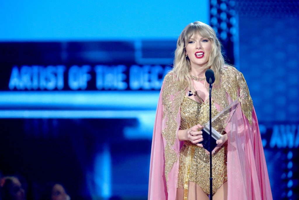 Sexiest Pictures from Taylor Swift’s Show-Stealing Performance at AMAs gallery, pic 196