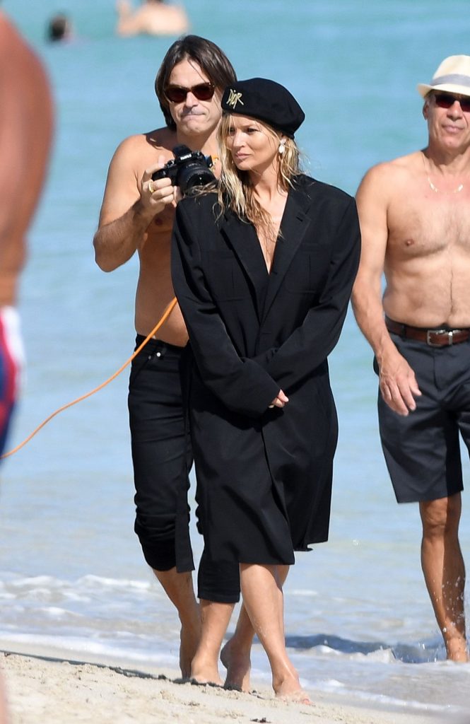 BTS XXX: Kate Moss Showing Her Beautiful Boobs on the Set gallery, pic 20