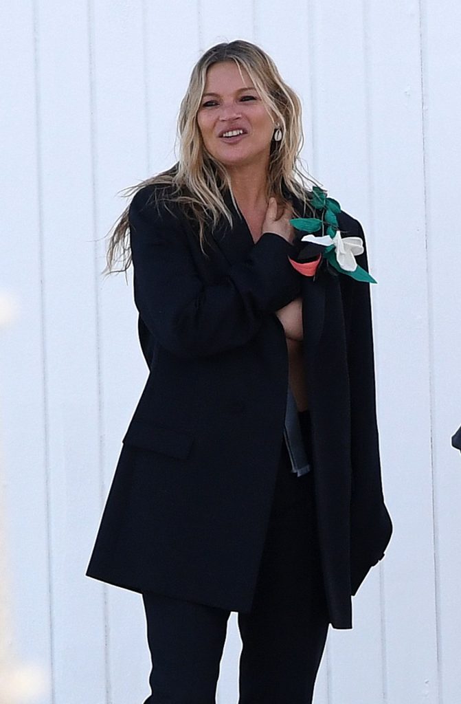 BTS XXX: Kate Moss Showing Her Beautiful Boobs on the Set gallery, pic 28