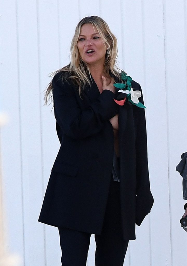 BTS XXX: Kate Moss Showing Her Beautiful Boobs on the Set gallery, pic 30