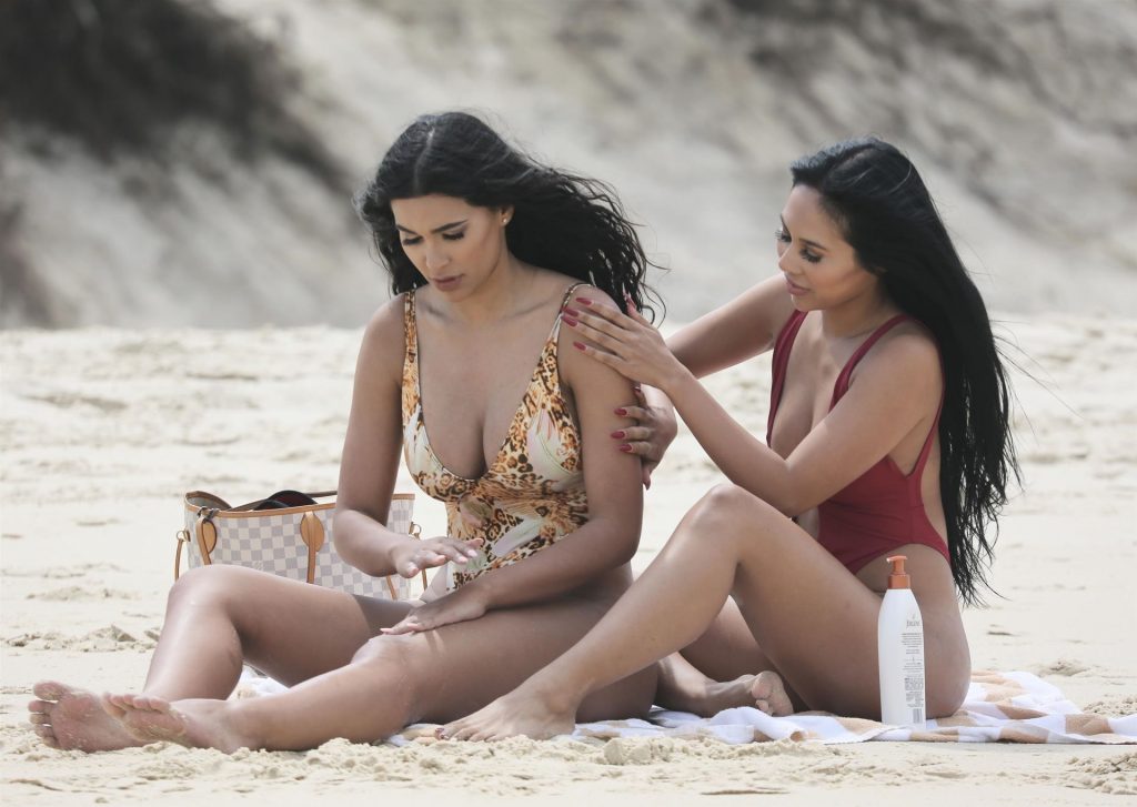 Nicole Shiraz and Parnia Porsche Making Out on the Beach gallery, pic 22