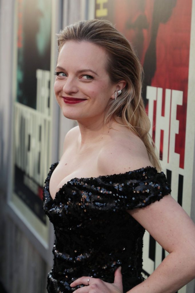 Talented Actress Elisabeth Moss Showing Her Boobs  gallery, pic 262