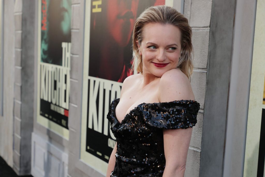 Talented Actress Elisabeth Moss Showing Her Boobs  gallery, pic 272