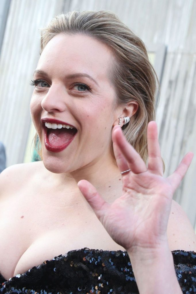 Talented Actress Elisabeth Moss Showing Her Boobs  gallery, pic 68