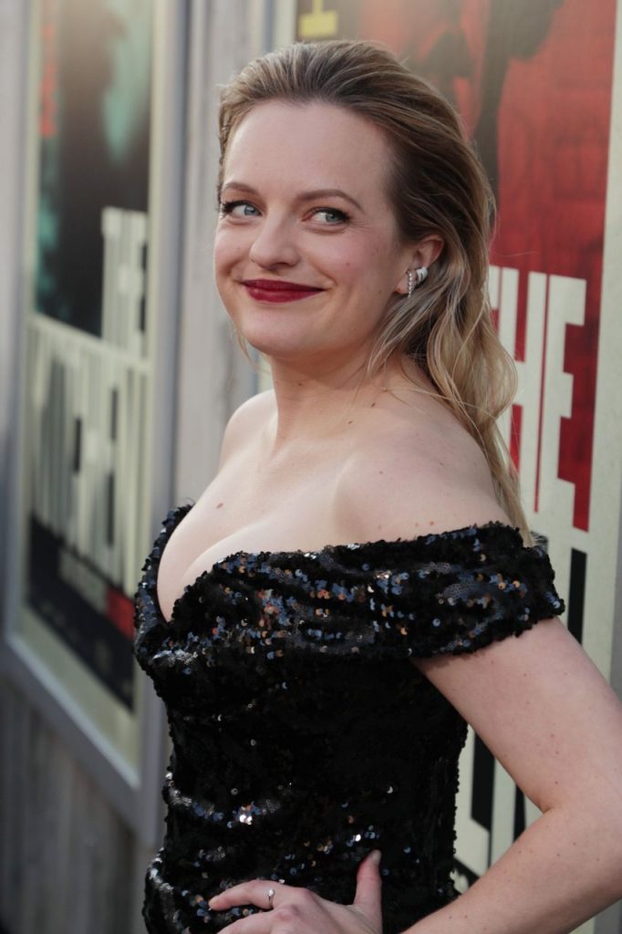Talented Actress Elisabeth Moss Showing Her Boobs  gallery, pic 76