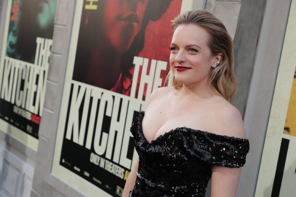 Talented Actress Elisabeth Moss Showing Her Boobs  gallery, pic 80
