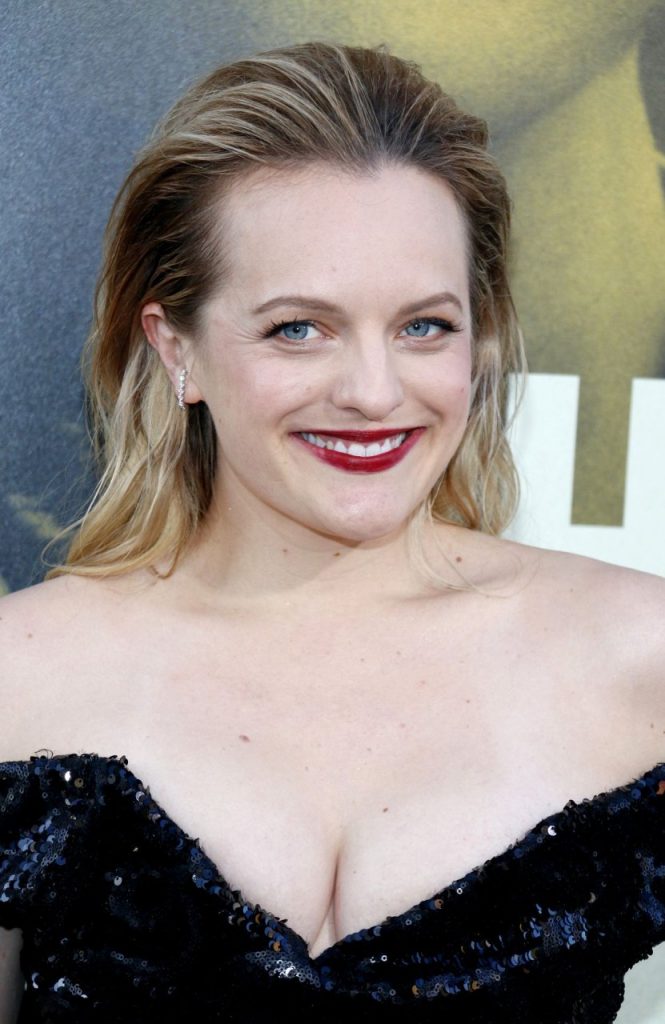 Talented Actress Elisabeth Moss Showing Her Boobs  gallery, pic 96