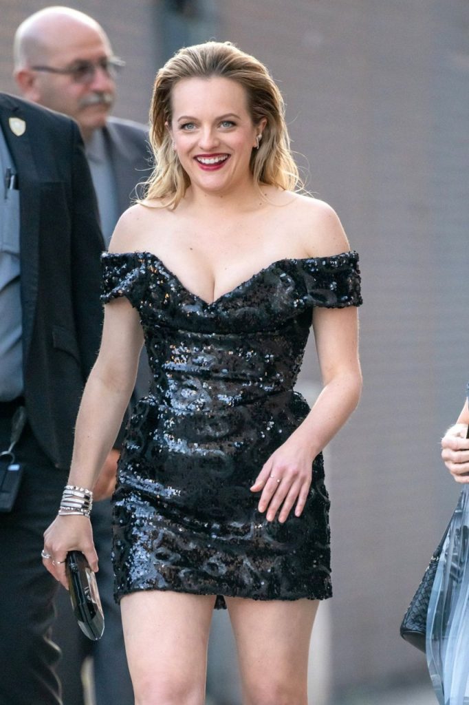Talented Actress Elisabeth Moss Showing Her Boobs  gallery, pic 126