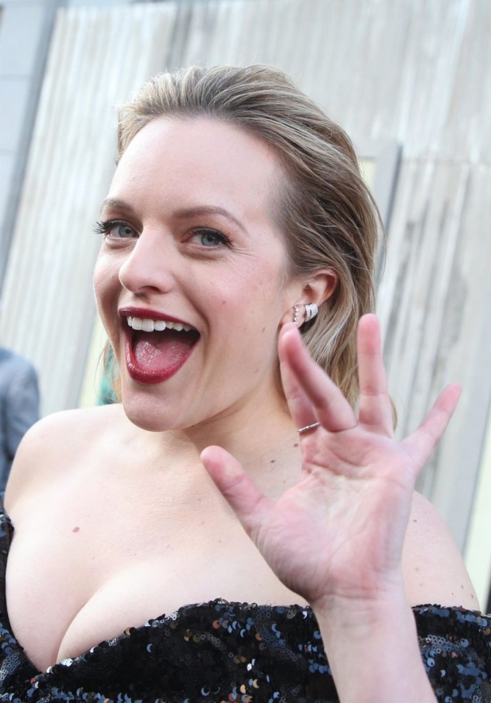 Talented Actress Elisabeth Moss Showing Her Boobs  gallery, pic 134