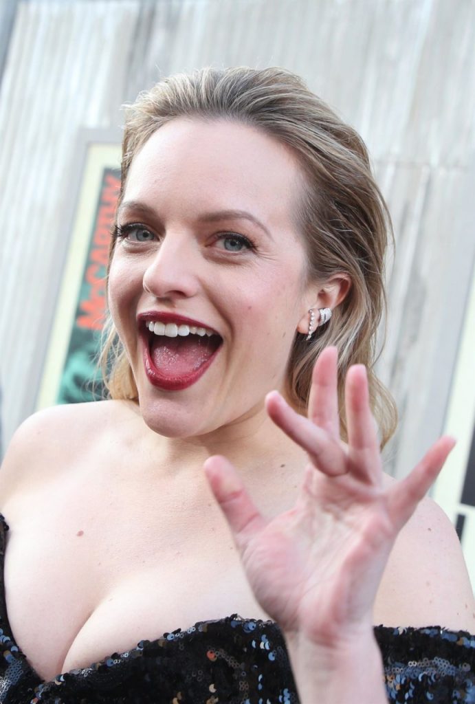 Talented Actress Elisabeth Moss Showing Her Boobs  gallery, pic 136