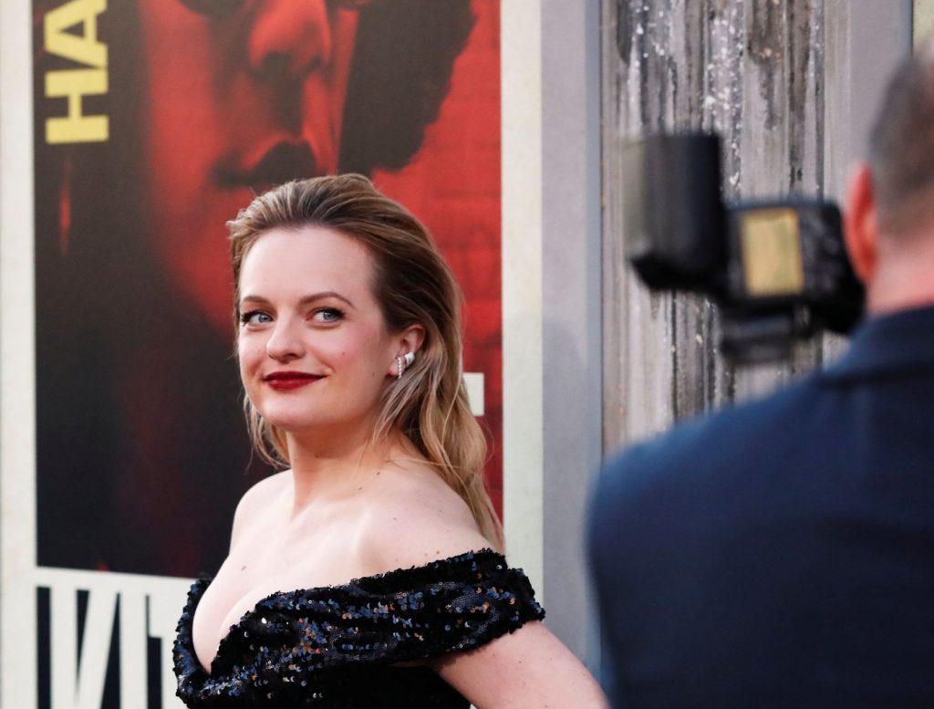 Talented Actress Elisabeth Moss Showing Her Boobs  gallery, pic 148