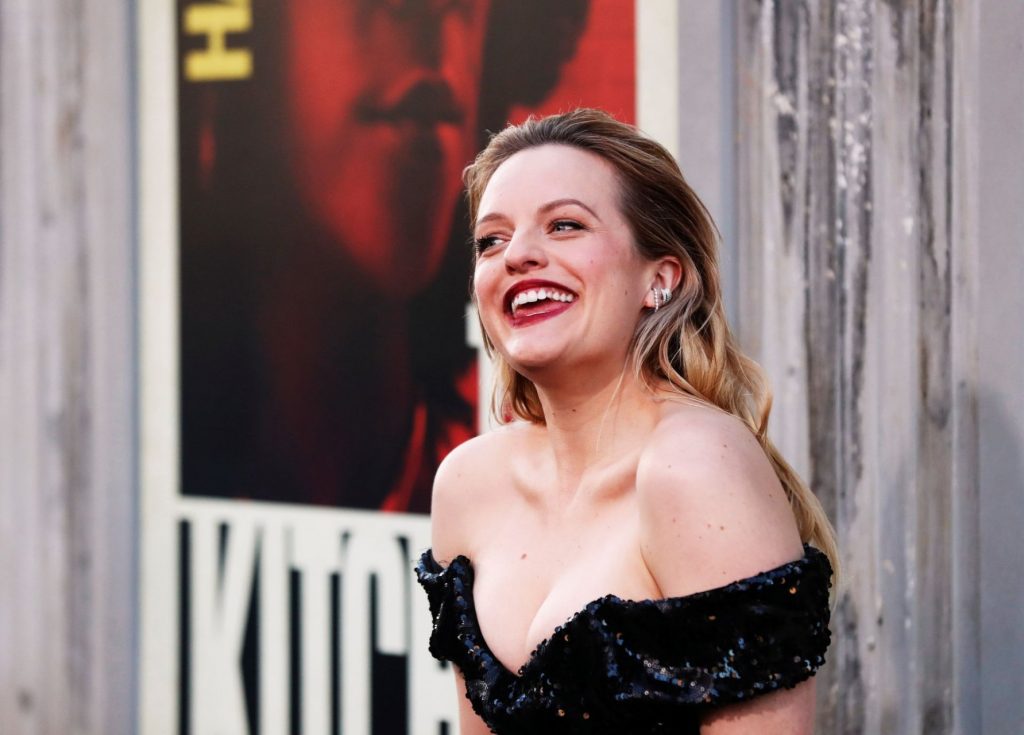 Talented Actress Elisabeth Moss Showing Her Boobs  gallery, pic 162