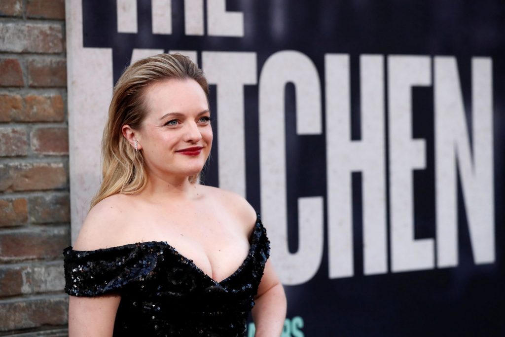 Talented Actress Elisabeth Moss Showing Her Boobs  gallery, pic 174