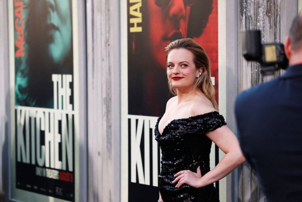 Talented Actress Elisabeth Moss Showing Her Boobs  gallery, pic 180