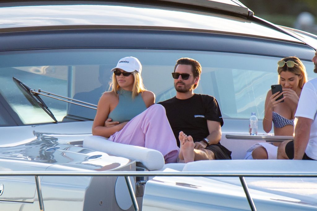 Beautiful Blonde Celebrity Sofia Richie Hanging Out on a Yacht gallery, pic 34