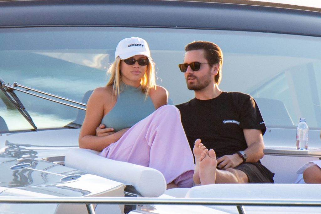 Beautiful Blonde Celebrity Sofia Richie Hanging Out on a Yacht gallery, pic 38