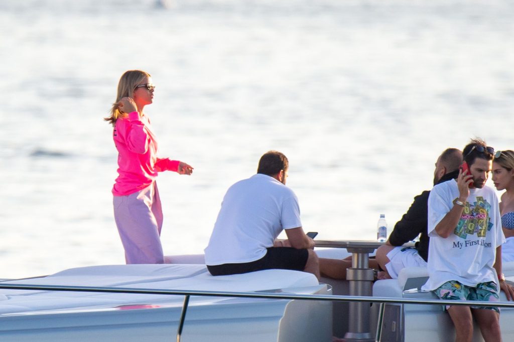 Beautiful Blonde Celebrity Sofia Richie Hanging Out on a Yacht gallery, pic 10