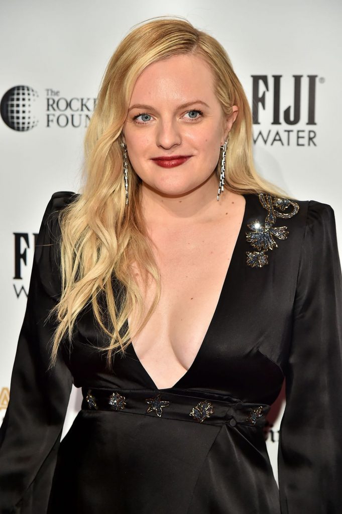 Sexy Actress Elisabeth Moss Flaunting Her Cleavage in High Quality gallery, pic 26