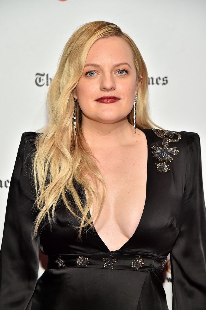 Sexy Actress Elisabeth Moss Flaunting Her Cleavage in High Quality gallery, pic 70