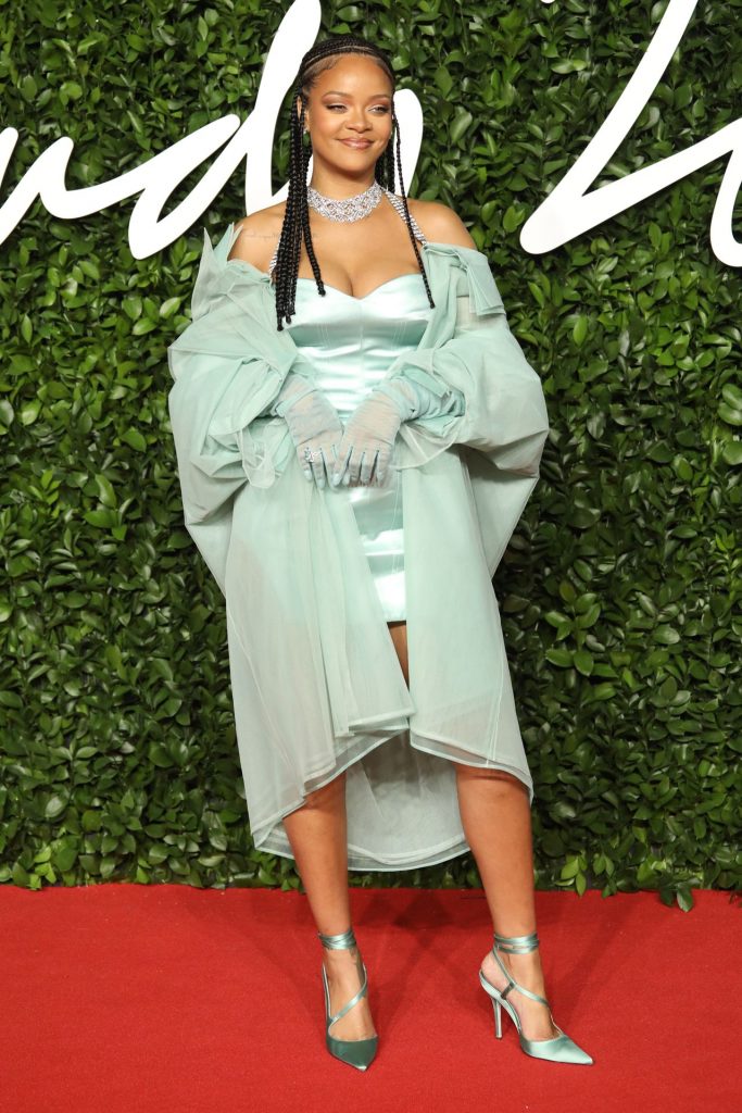 Rihanna Stuns in a Sexy Dress on The Red Carpet  gallery, pic 24