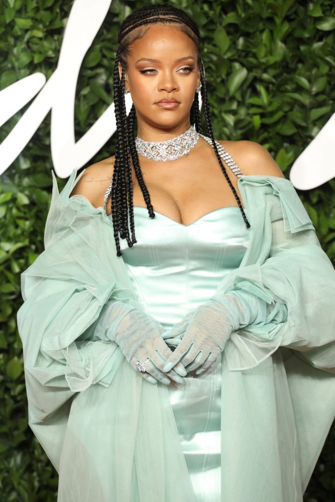 Rihanna Stuns in a Sexy Dress on The Red Carpet  gallery, pic 26