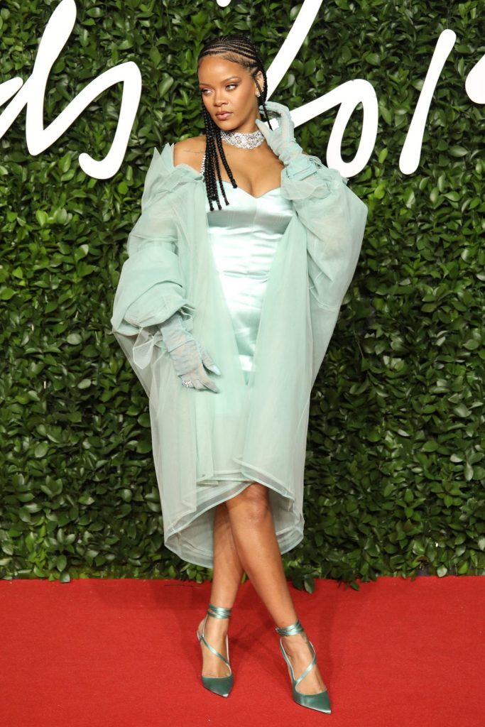 Rihanna Stuns in a Sexy Dress on The Red Carpet  gallery, pic 30