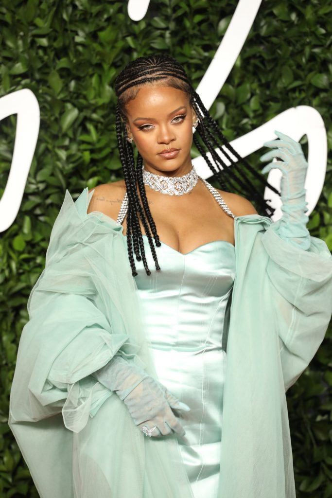 Rihanna Stuns in a Sexy Dress on The Red Carpet  gallery, pic 32