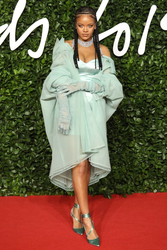 Rihanna Stuns in a Sexy Dress on The Red Carpet  gallery, pic 38