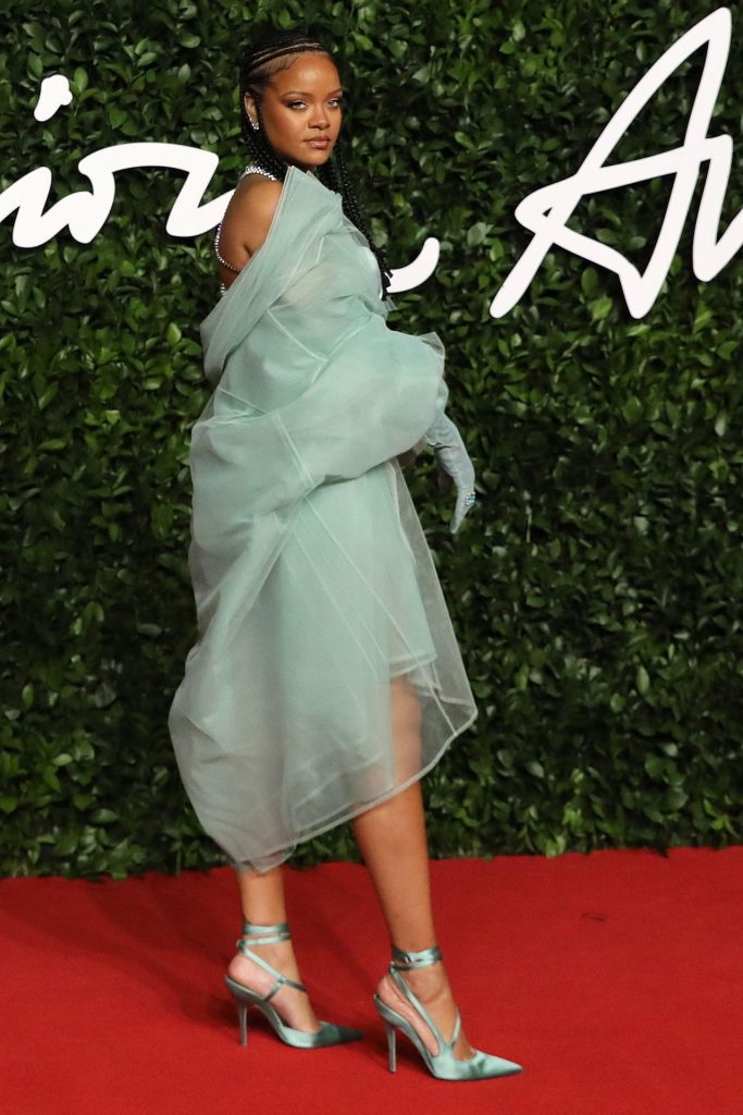 Rihanna Stuns in a Sexy Dress on The Red Carpet  gallery, pic 40
