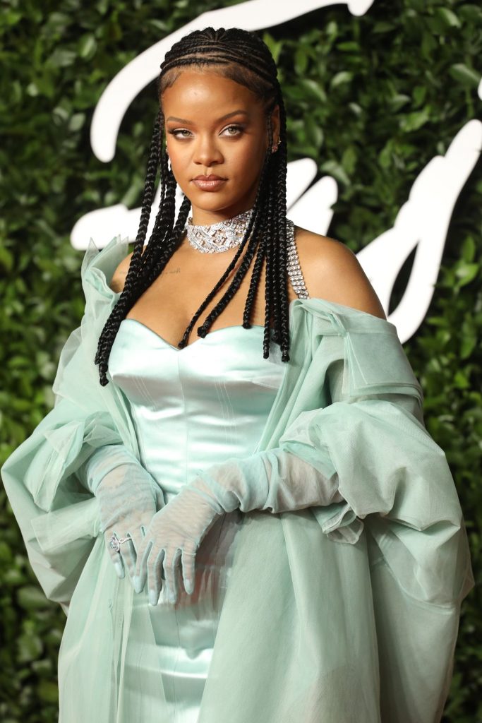 Rihanna Stuns in a Sexy Dress on The Red Carpet  gallery, pic 44