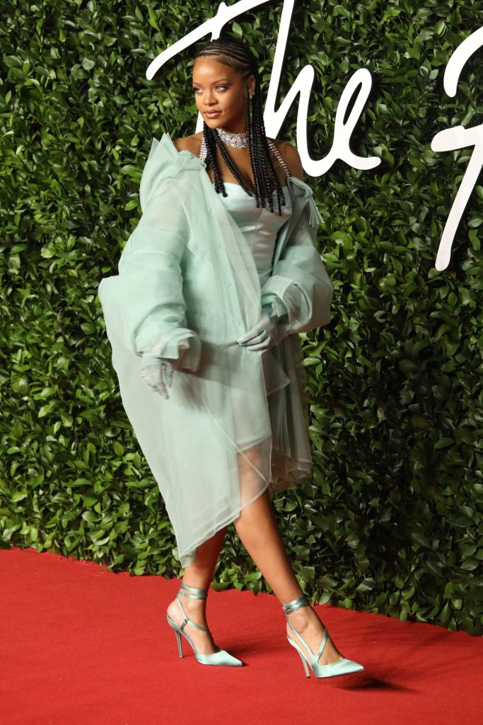 Rihanna Stuns in a Sexy Dress on The Red Carpet  gallery, pic 66