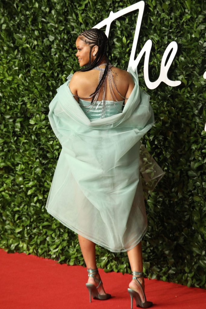 Rihanna Stuns in a Sexy Dress on The Red Carpet  gallery, pic 72